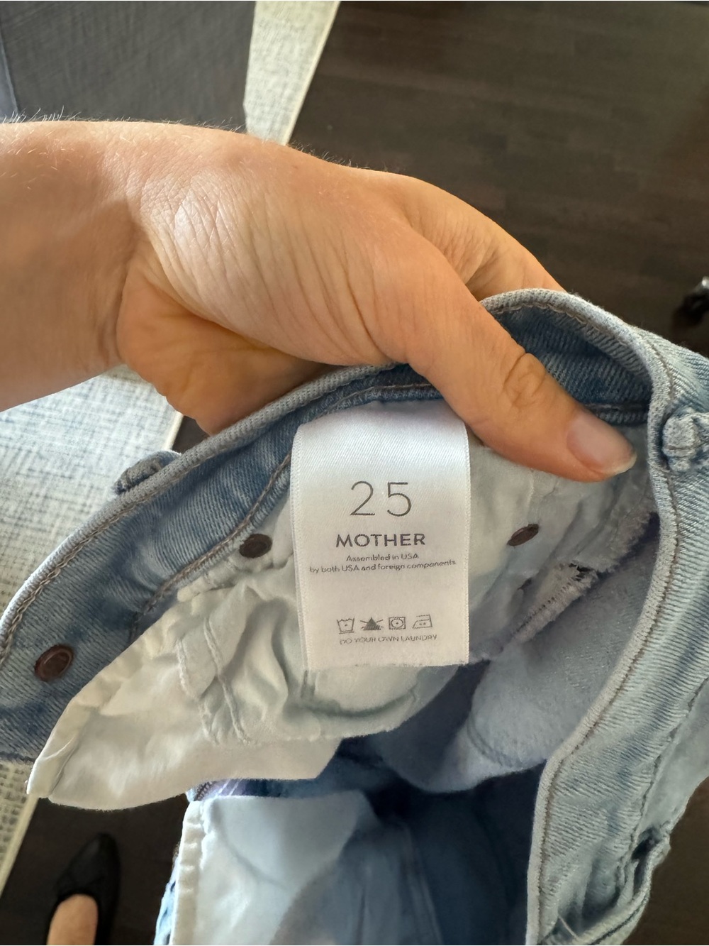 MOTHER the weekender fray Light Blue Denim Jeans - Size 25